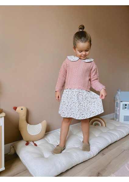 Yeni Sezon Kız Çocuk Çiçek Detaylı Bebe Yaka Triko Süveter Aplikeli Tek Parçalı Elbise