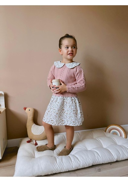 Yeni Sezon Kız Çocuk Çiçek Detaylı Bebe Yaka Triko Süveter Aplikeli Tek Parçalı Elbise