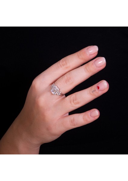 14 Ayar Beyaz Altın Baget Yüzük