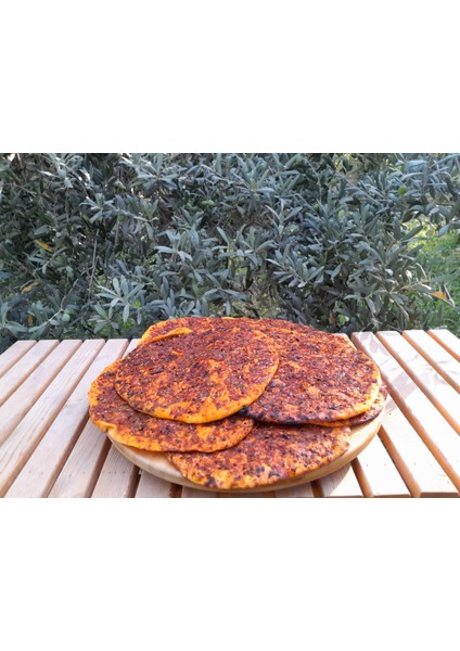 Biberli Ekmek 10 Adet Tandırda Üretilir. Tatlı Biberden Üretilmiştir.