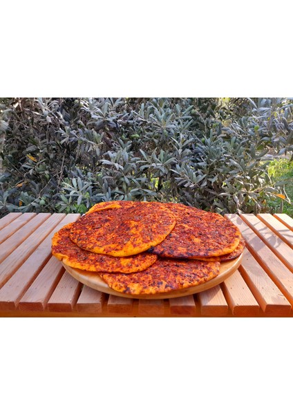 Biberli Ekmek 10 Adet Tandırda Üretilir. Tatlı Biberden Üretilmiştir.