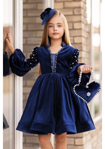 Kız Çocuk Yakadan Göğse ve Omuzları Inci Işlemeli Balon Kollu Lacivert Kadife Abiye