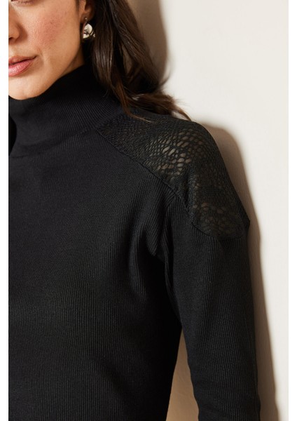 Siyah Omzu Dantel Detaylı Balıkçı Yaka Bluz 5KXK2-49018-02 indirimleri