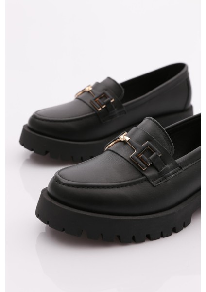 2854 Kadin Metal Aksesuarli Loafer Ayakkabi