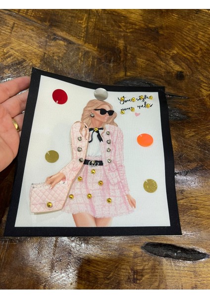 Zirkon Taşlı Pul Payetli 3 Boyutlu Kız Arma Dikiş Aplike 20 x 18 cm fiyatları