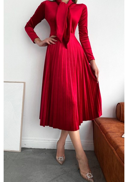 Kadın Yakası Bağlama Detaylı Piliseli Kadife Elbise NBQ012 fiyatları