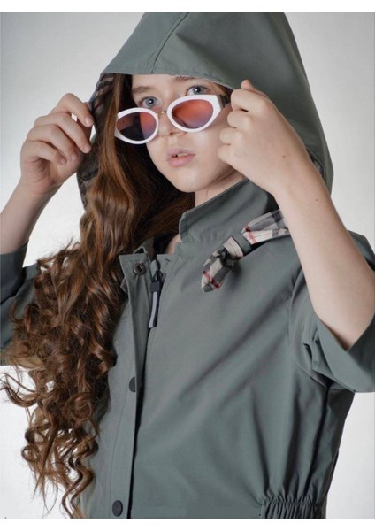 Kız Çocuk Fermuar Kapamalı Kapüşonlu Kolu Bağlamalı Model Cepli İçi Astarlı Haki Renk Trençkot modelleri