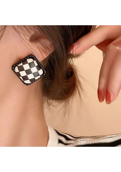 Damalı Deri Tasarım Küpe 2 Cm. fiyatları