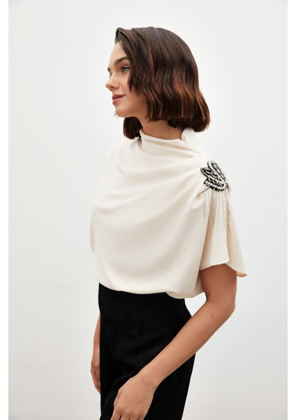 Tek Omuz Aksesuarlı Salaş Bluz - Bej fiyatları