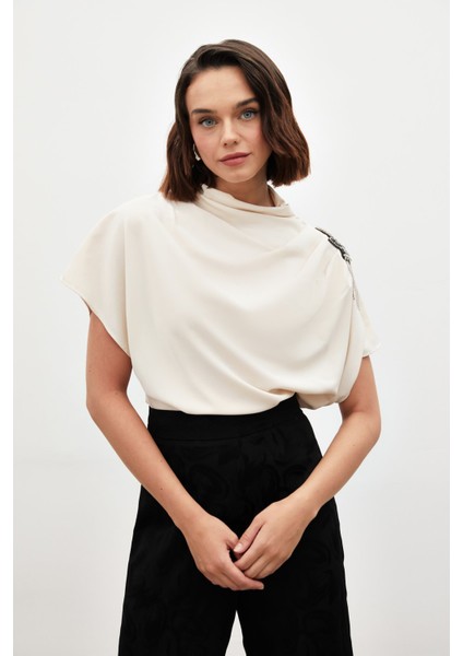 Tek Omuz Aksesuarlı Salaş Bluz - Bej indirimleri