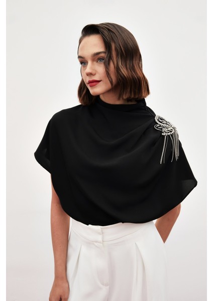 Tek Omuz Aksesuarlı Salaş Bluz - Siyah
