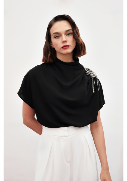 Tek Omuz Aksesuarlı Salaş Bluz - Siyah fiyatları