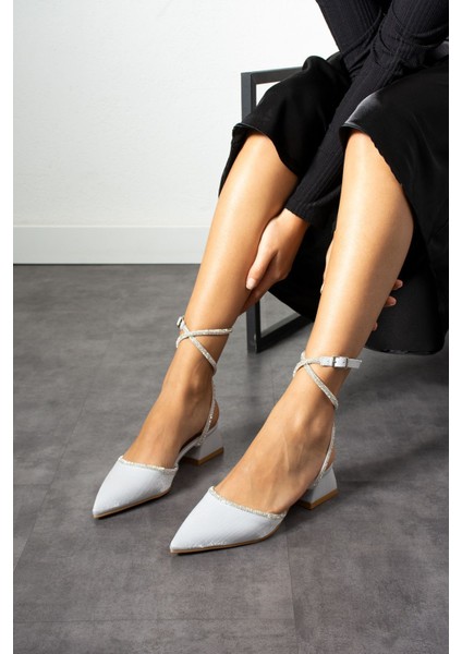 Kadın Bilekten Bağlamalı Topuklu Ayakkabı Şık Tasarım Düz Topuk fırsatları