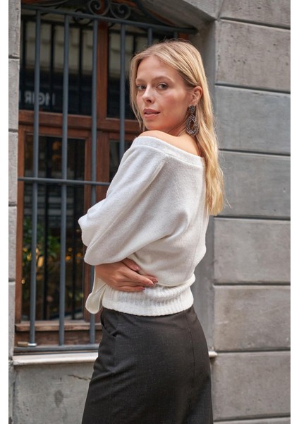 Kadın Yumuşak Dokulu Tiftik V Yaka Yarasa Uzun Kol Triko Kazak Bluz-Krem indirimleri