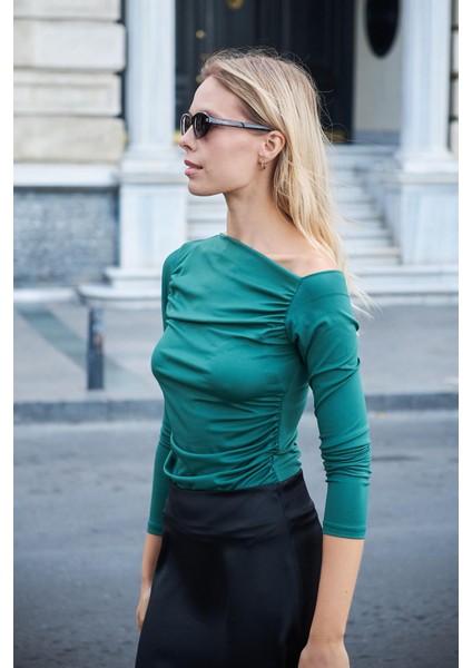 Kadın Likralı Hafif Parlak Şık Kumaş Omuzu Dekolteli Önü Büzgülü Uzun Kol Body Bluz-Yeşil fırsatları