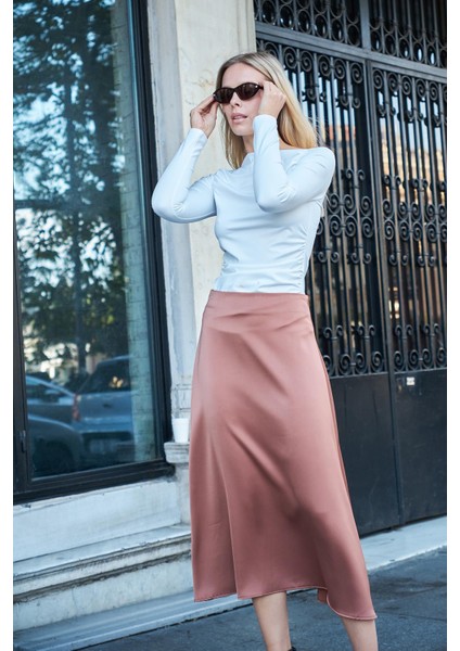 Kadın Likralı Hafif Parlak Şık Kumaş Omuzu Dekolteli Önü Büzgülü Uzun Kol Body Bluz-Krem fiyatları