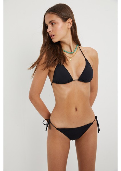 Siyah Yandan Ipli Bikini Altı