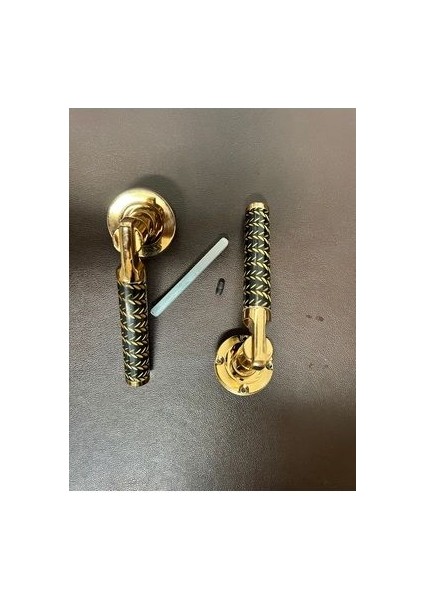Zamak Lüx Işlemeli Model Rozetli Kapı Kolu 1 Takım