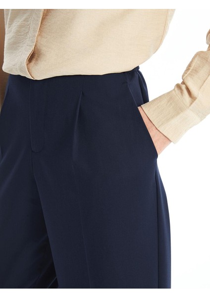 Lcwaıkıkı Classic Beli Lastikli Havuç Kesim Kadın Pantolon modelleri