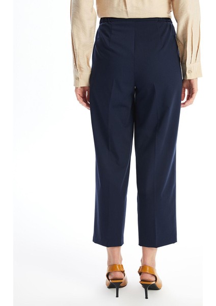 Lcwaıkıkı Classic Beli Lastikli Havuç Kesim Kadın Pantolon fırsatları