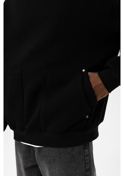 Cep Detaylı Kapüşonlu Oversıze Sweatshırt Siyah fırsatları