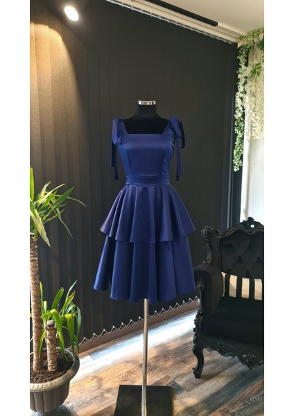 Lacivert Saten Kumaştan Katkat Etekli Kareyaka Mini Boy Mezuniyet Elbisesi