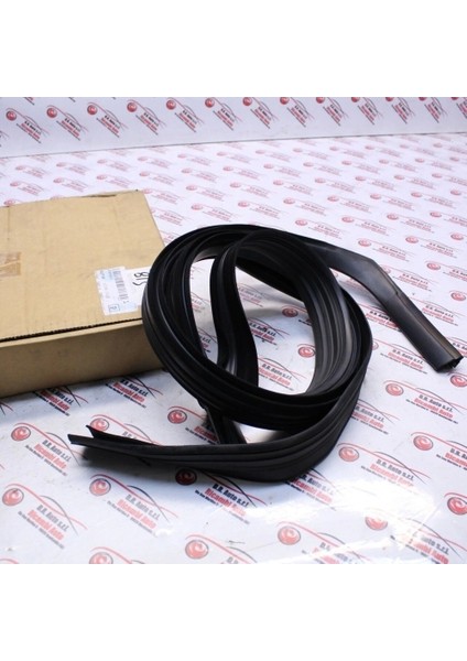 Ön Kapı Cam Yuva Fıtılı Sağ Ford Fıesta Bm 02- (Oem No: 2S61 A21510 Bd)