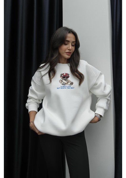 Ekru Ayıcık Baskılı Sweatshirt