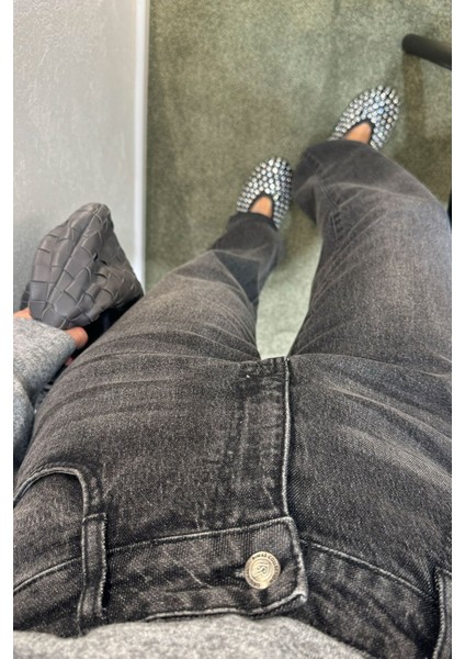 Paçası Kesik Straight Fit Jean fırsatları