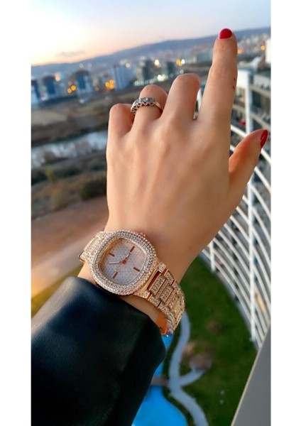 HBCV0000767QRS Kadın Kol Saati – Quartz Mekanizma, Metal Kasa ve Kordon, 1 ATM Su Geçirmez, Rose Gold Zarif Tasarım