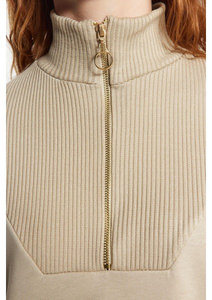 Kadın Tesettür Moda Şık Regular Dik Yaka Standart Kol Regular Fermuarlı Yaka Detaylı Örme Sweatshirt