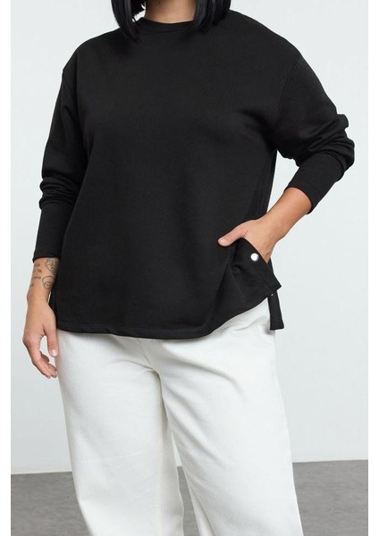 Kadın Büyük Beden Bisiklet Yaka Standart Kol Çıtçıt Detaylı Normal Kalıp Örme Sweatshirt