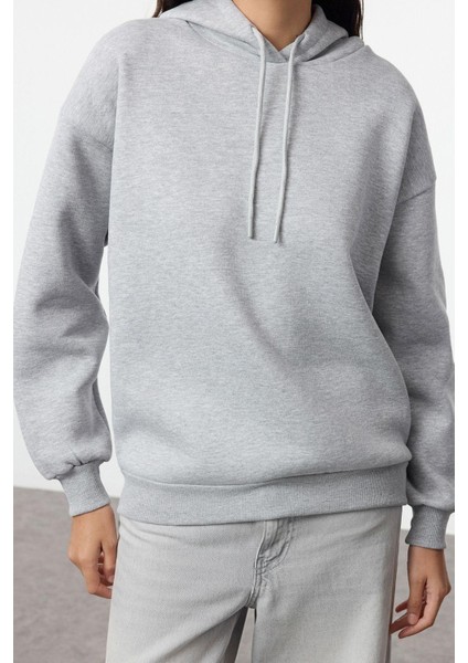 Kadın Oversize Kapüşonlu Düşük Kol Uzun Kalın Içi Polarlı Sırt Baskılı Geniş Kalıp Örme Sweatshirt