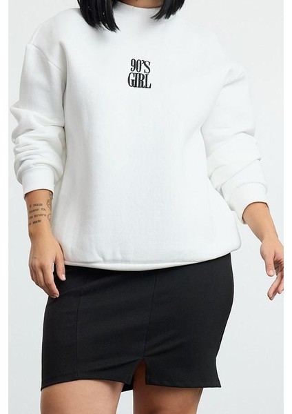 Kadın Büyük Beden Dik Yaka Düşük Kol Kalın Içi Polarlı Nakış Detaylı Normal Kalıp Örme Sweatshirt