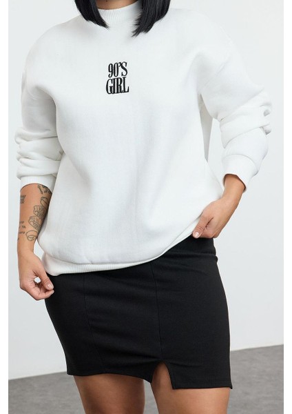 Kadın Büyük Beden Dik Yaka Düşük Kol Kalın Içi Polarlı Nakış Detaylı Normal Kalıp Örme Sweatshirt