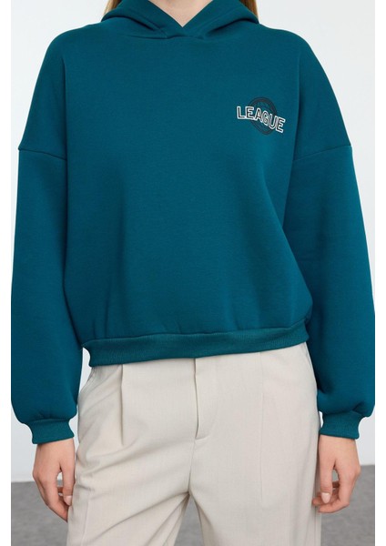 Kadın Moda Şık Relaxed Kapüşonlu Düşük Kol Crop Sırt Baskı Detaylı Kalın Içi Polarlı Örme Sweatshirt