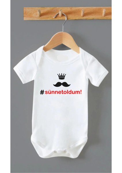 Organik Pamuk Hashtag Sünnet Oldum Yazılı Kısa Kollu Bebek Body Beyaz Çıtçıtlı Badi ZBN188