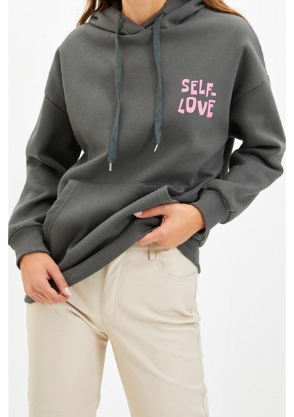 Kadın Oversize Kapüşonlu Düşük Kol Uzun Sırt Baskı Geniş Kalıp Kalın Içi Polarlı Örme Sweatshirt