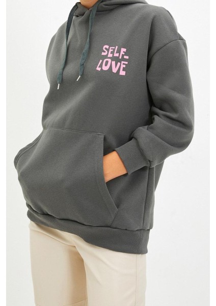 Kadın Oversize Kapüşonlu Düşük Kol Uzun Sırt Baskı Geniş Kalıp Kalın Içi Polarlı Örme Sweatshirt