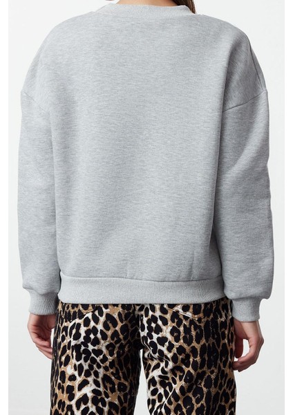 Kadın Moda Şık Regular Bisiklet Yaka Düşük Kol Regular Nakışlı Sweatshirt