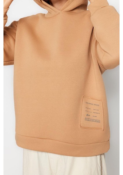 Kadın Moda Şık Relaxed Kapüşonlu Düşük Kol Regular Baskılı ve Şardonlu Örme Sweatshirt fiyatları