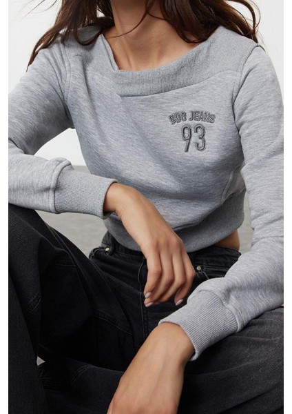 Kadın Moda Şık Crop Madonna Yaka Düşük Kol Crop Kayık Yaka Crop Normal Kalıp Örme Sweatshirt