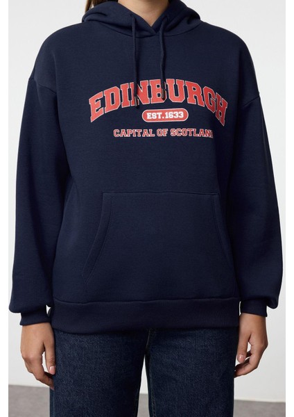 Kadın Oversize Kapüşonlu Standart Kol Standart Kalın Polarlı Baskılı Geniş Kalıp Örme Sweatshirt