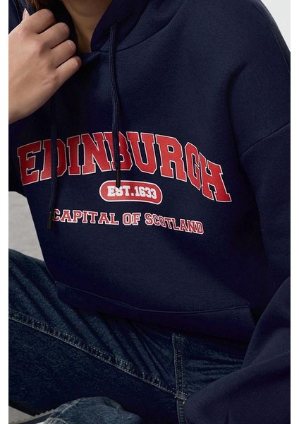 Kadın Oversize Kapüşonlu Standart Kol Standart Kalın Polarlı Baskılı Geniş Kalıp Örme Sweatshirt