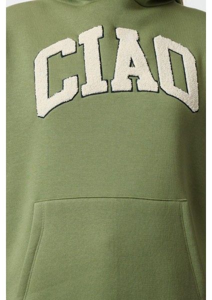 Kadın Bol Kapüşonlu Düşük Kol Uzun Kalın Polarlı Slogan Baskılı Geniş Kesim Örme Sweatshirt