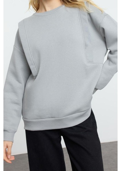 Kadın Relaxed Bisiklet Yaka Düşük Kol Kalın Içi Polarlı Rahat Kesim Kol Detaylı Örme Sweatshirt