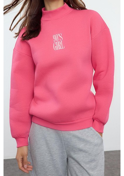 Kadın Dik Yaka Düşük Kol Kalın Içi Polarlı Slogan Nakışlı Normal Kesim Örme Sweatshirt fiyatları