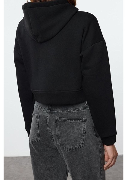 Kadın Kapüşonlu Standart Kol Rahat Kesim Crop Cep Detaylı Kalın Içi Polarlı Örme Sweatshirt indirimleri