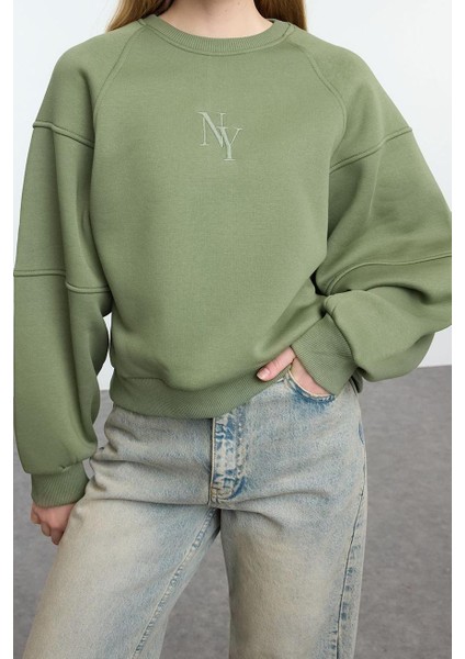 Kadın Moda Şık Regular Bisiklet Yaka Düşük Kol Crop Fit Nakışlı Kalın Içi Polarlı Örme Sweatshirt