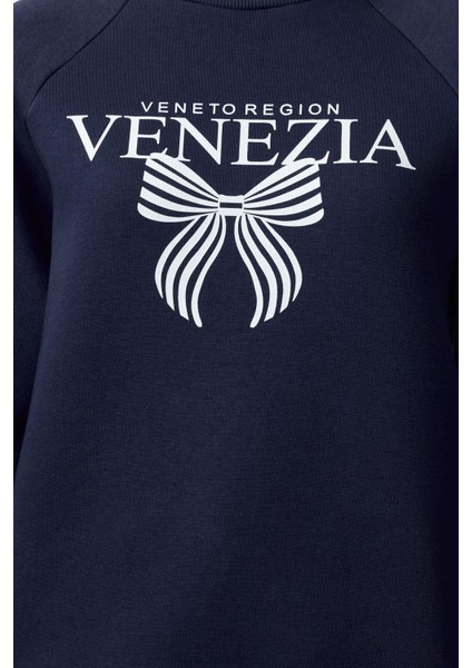 Kadın Bisiklet Yaka Reglan Kol Rahat Kalıp Reglan Kol Slogan ve Fiyonk Baskılı Örme Sweatshirt